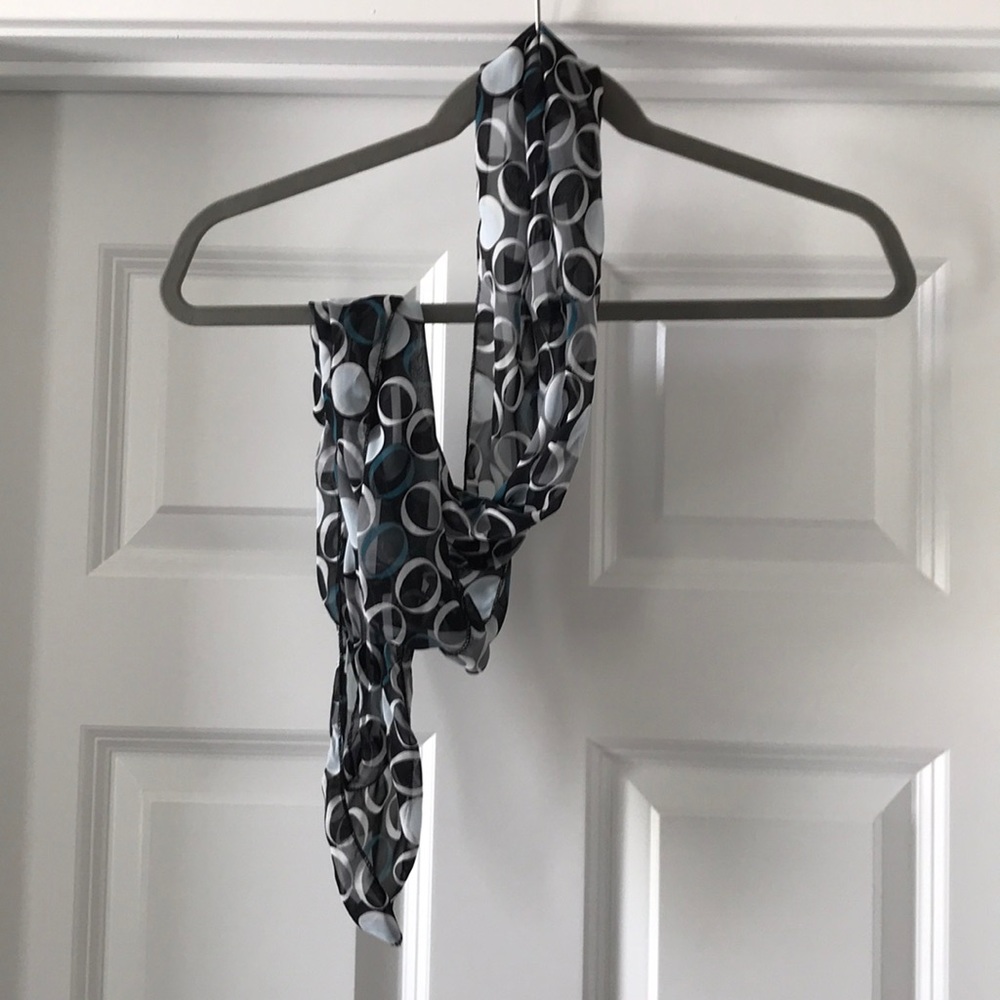 Lightweight scarf.